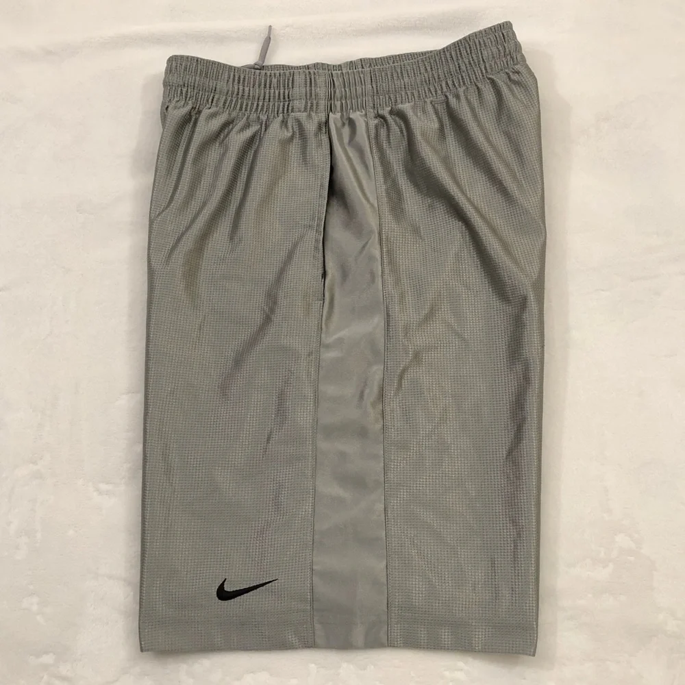 Nike Basketball Metallic Silver Athletic Gym Hiking Shorts Men’s Size M. - Picture 3 of 10